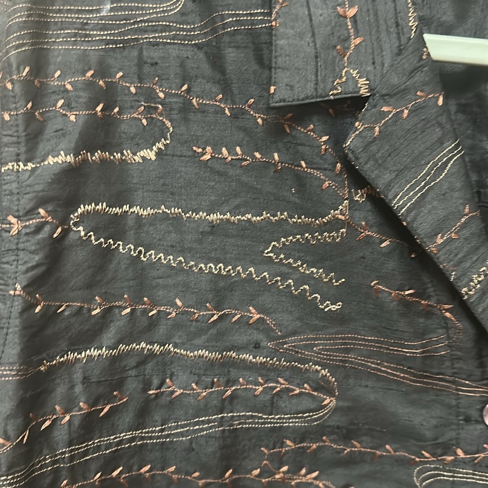 Chico's Design brown embroidered Button-Up jacket blouse 100% silk Size 2 - Picture 11 of 12
